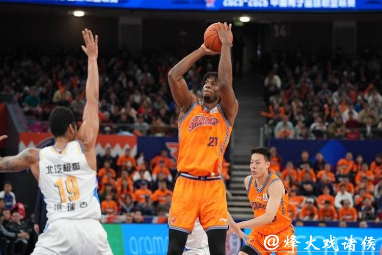 三连胜!上海久事男篮主场战胜北京队 三连胜!上海久事男篮主场战胜北京队
